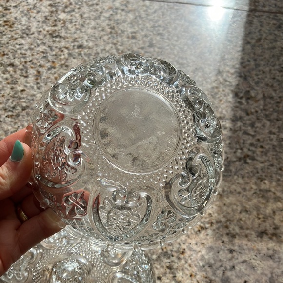 Kig Malaysia vintage glass hearth & fleur de Lis design candy or sugar bowl - Picture 5 of 7